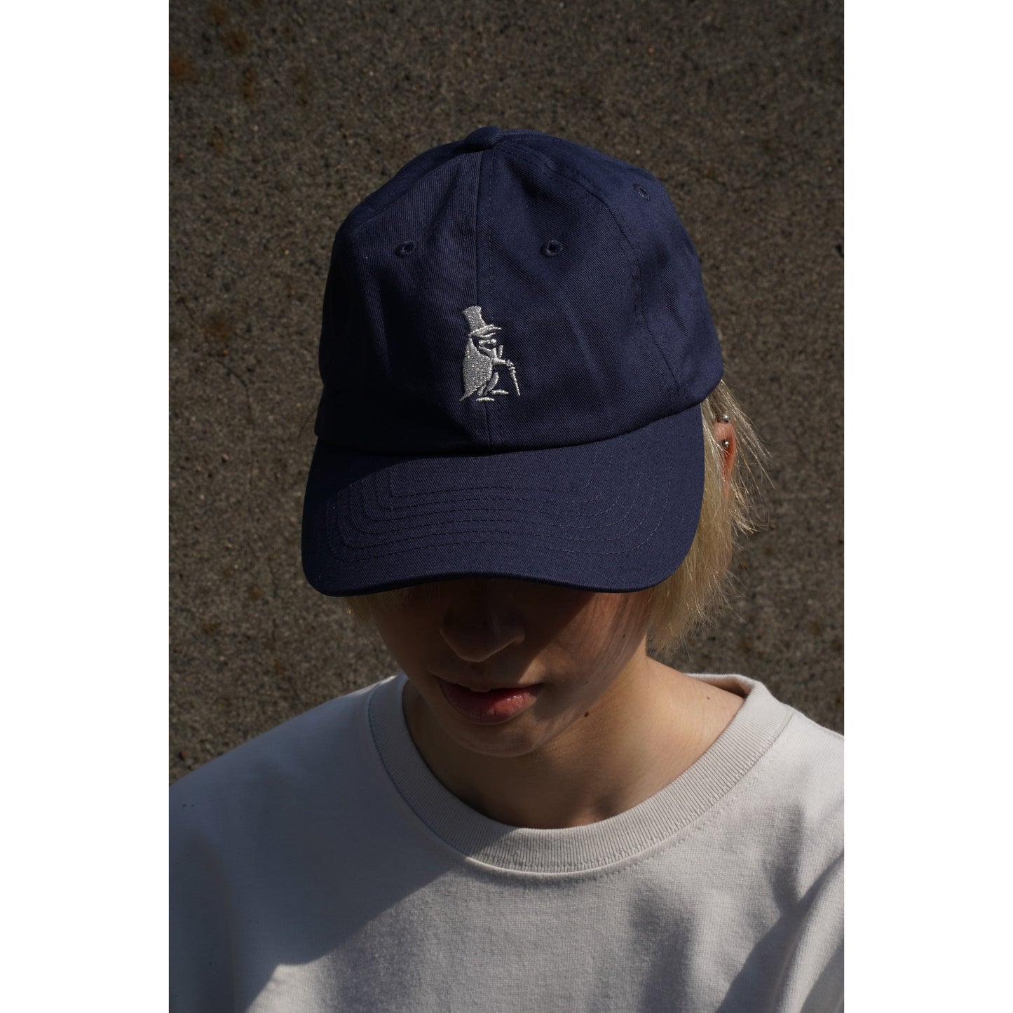ロゴ刺繍キャップ