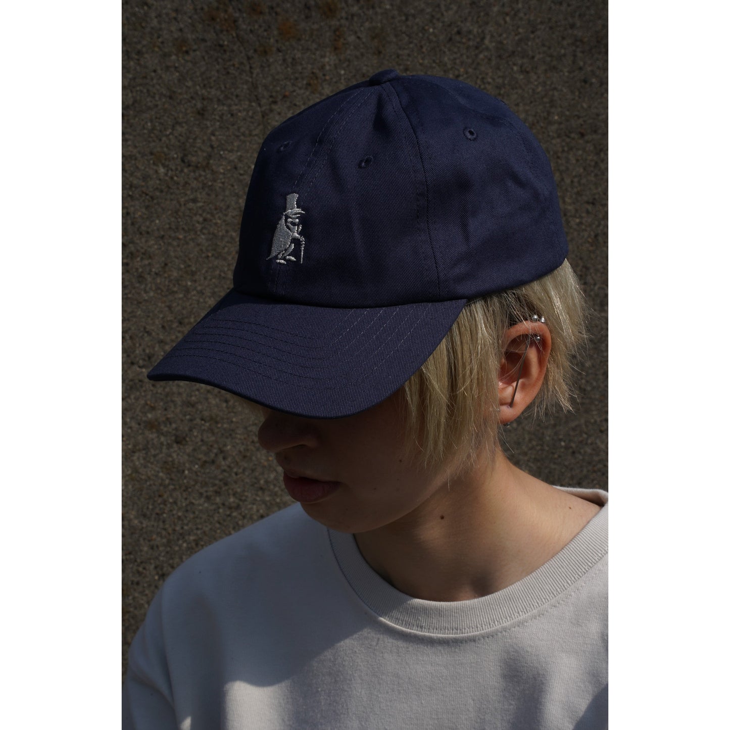 ロゴ刺繍キャップ